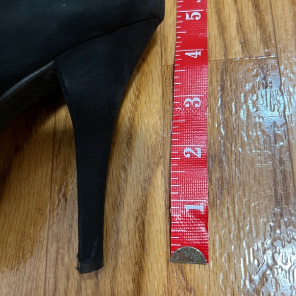G by Guess bow pumps, size 8.5 - Picture 8 of 15